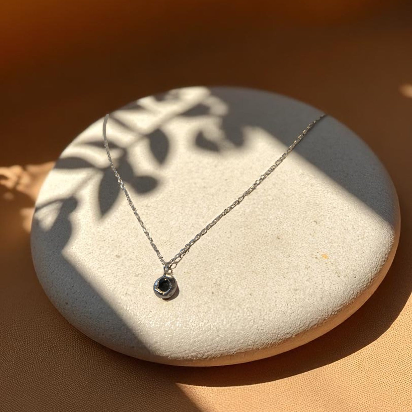Colier Halo cu Safir